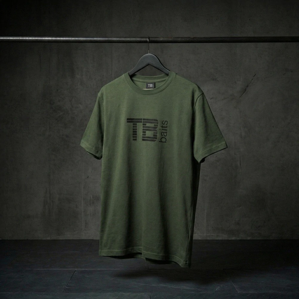 TB Baits Tričko Hidden Carp Green